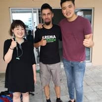 Happy guest enjoying their stay at Pelangi Capsule Hostel Johor Bahru - photo 7